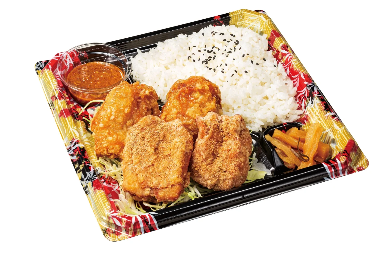 出汁からあげ合盛り弁当。からあげ4個、千切りキャベツ、ごはん、たれ付き