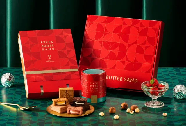 PRESS BUTTER SANDの赤い幾何学模様のホリデー限定パッケージとバターサンド