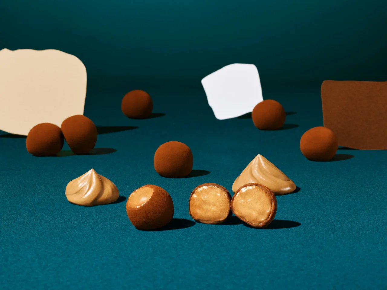 スノーボール くろくろの生トリュフチョコレートと断面、クリーム