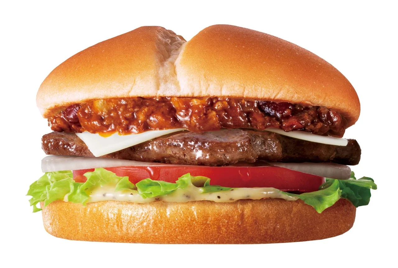 Jr.和牛ミートソースバーガー。ミートソースとパティ、チーズ、トマト、レタスを挟んだ外観