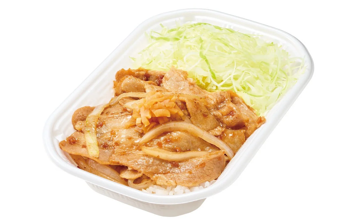 しょうが焼弁当。豚肉と玉ねぎのしょうが焼に千切りキャベツを添えた容器入り