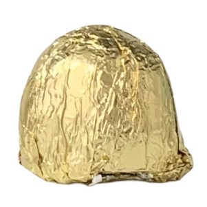 金色の包み紙に包まれたスリーズ オールのボンボン ショコラ