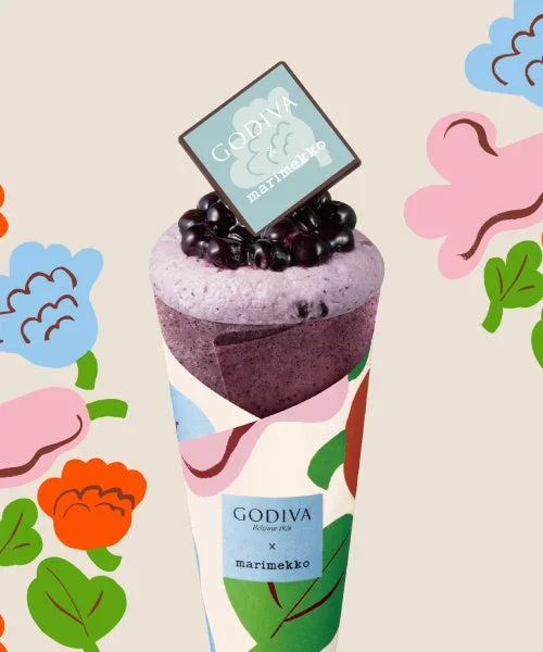 シーズナルクレープ ブルーベリークレープ。ロゴ入りチョコプレート付き