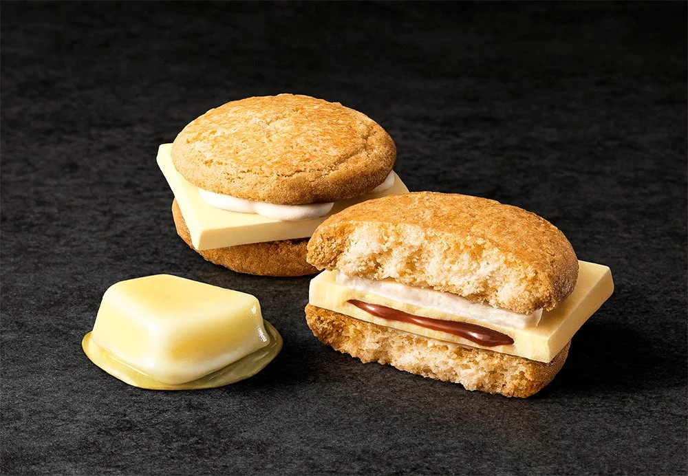 バタースコッチバーガー。クッキー生地でバターショコラを挟んだ断面